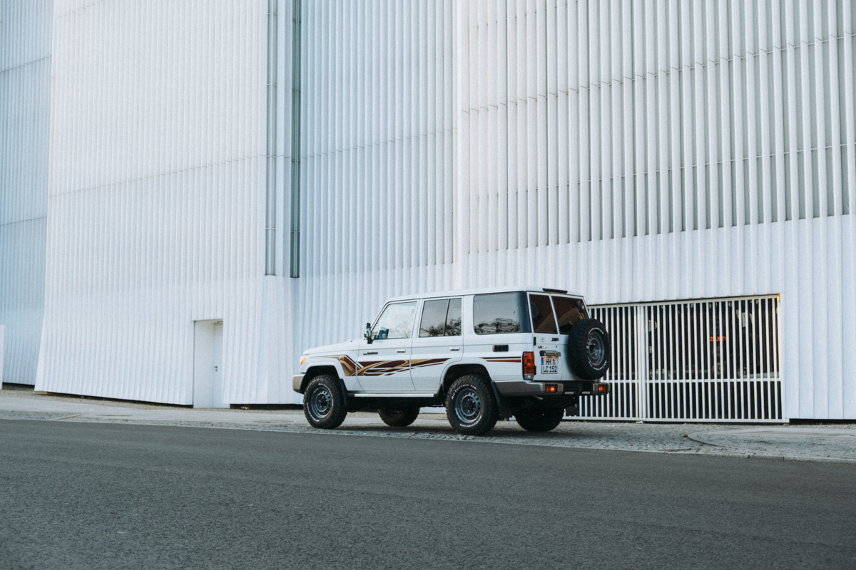 Toyota Land Cruiser 76