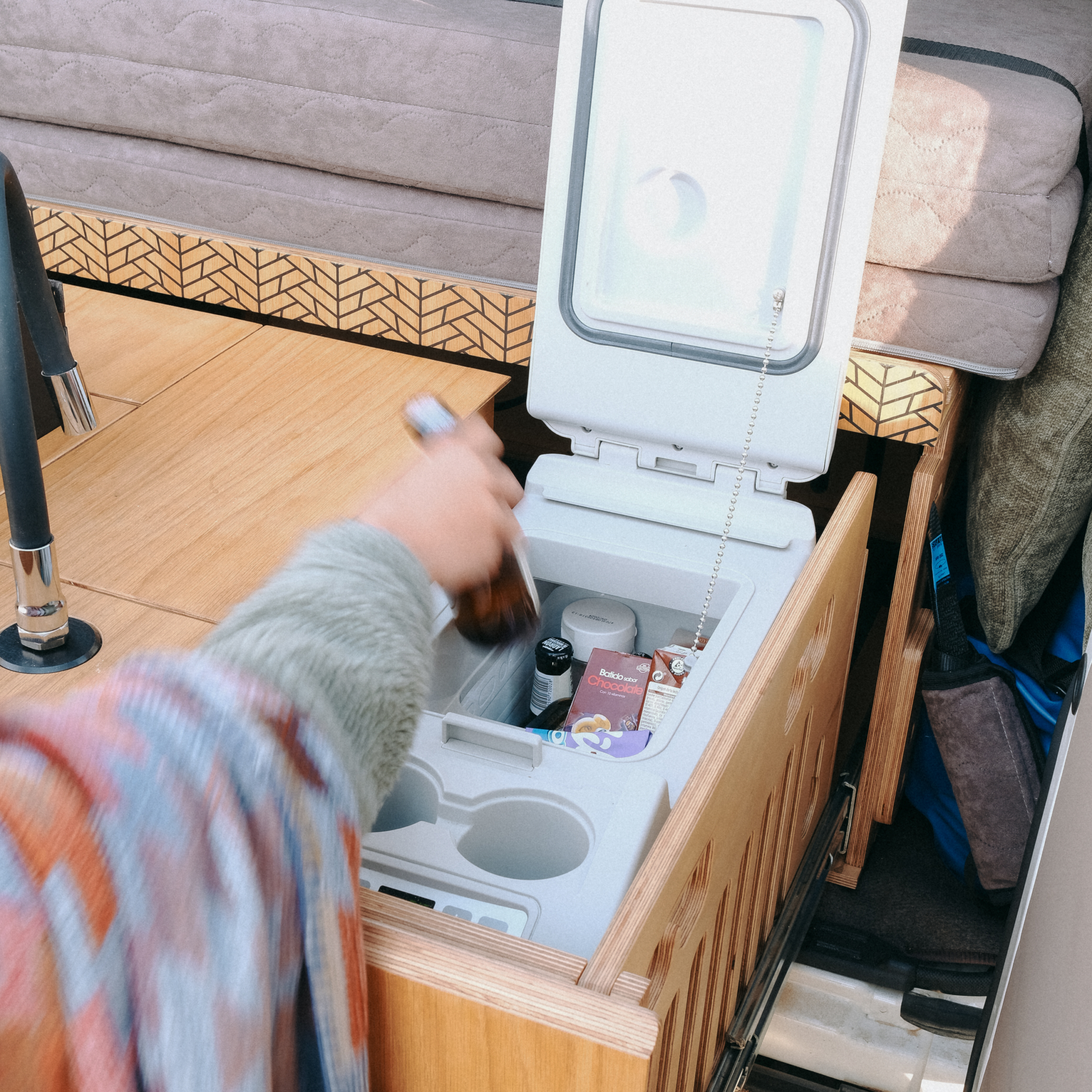 Lodówka w Kemping Box Escape Vans