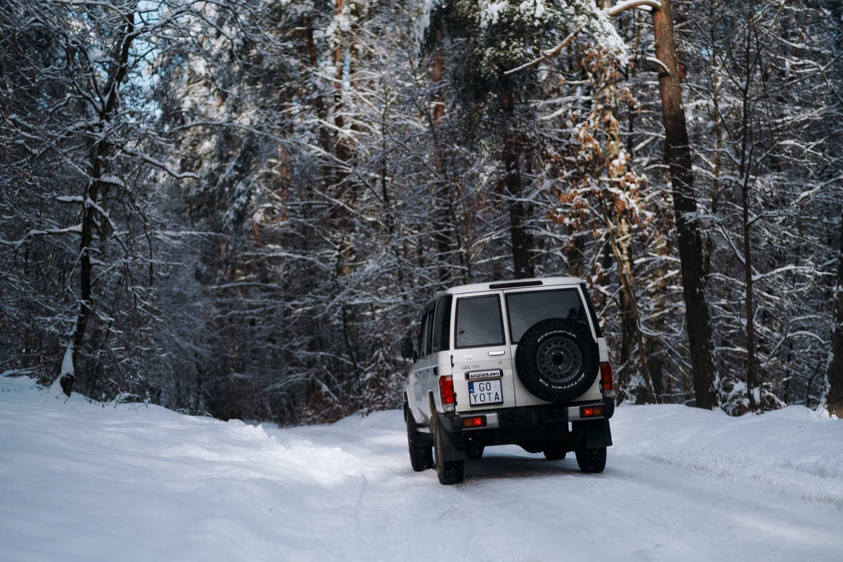 Toyota Land Cruiser GRJ76 winter overlanding